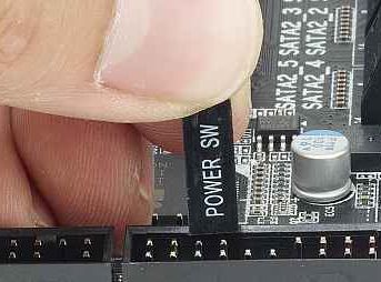 SSD、パネルスイッチなどのPCケーブル/ワイヤーを適切に設置する方法/場所