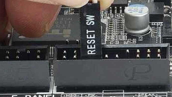 motherboard-koneksi-reset-sakelar
