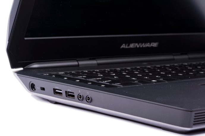 Dell Alienware 17 R2 - port