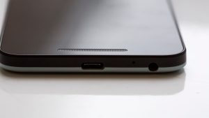Google Nexus 5: Port Jenis-C USB