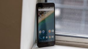 Google Nexus 5: Paparan bahagian depan, kiri
